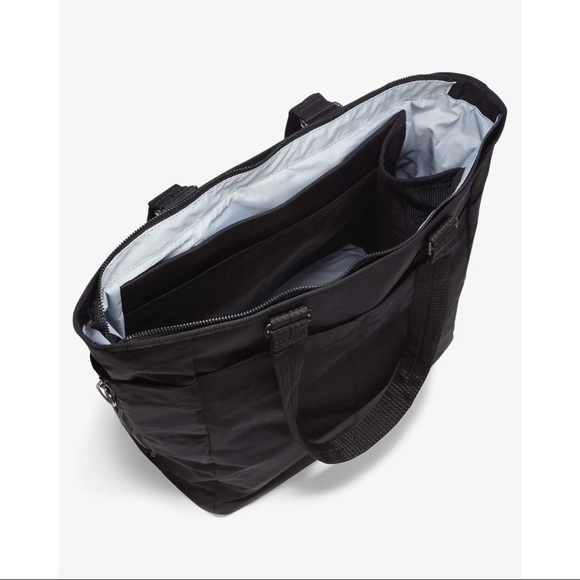 Nike One Luxe Women’s Training Bag (32L) - Picture 5 of 16